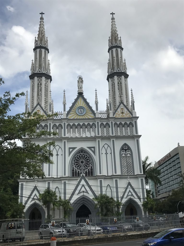 Church in Panama City - Iglesia en la ciudad