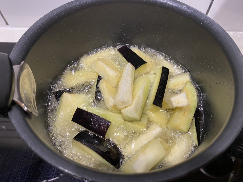 Frying aubergines