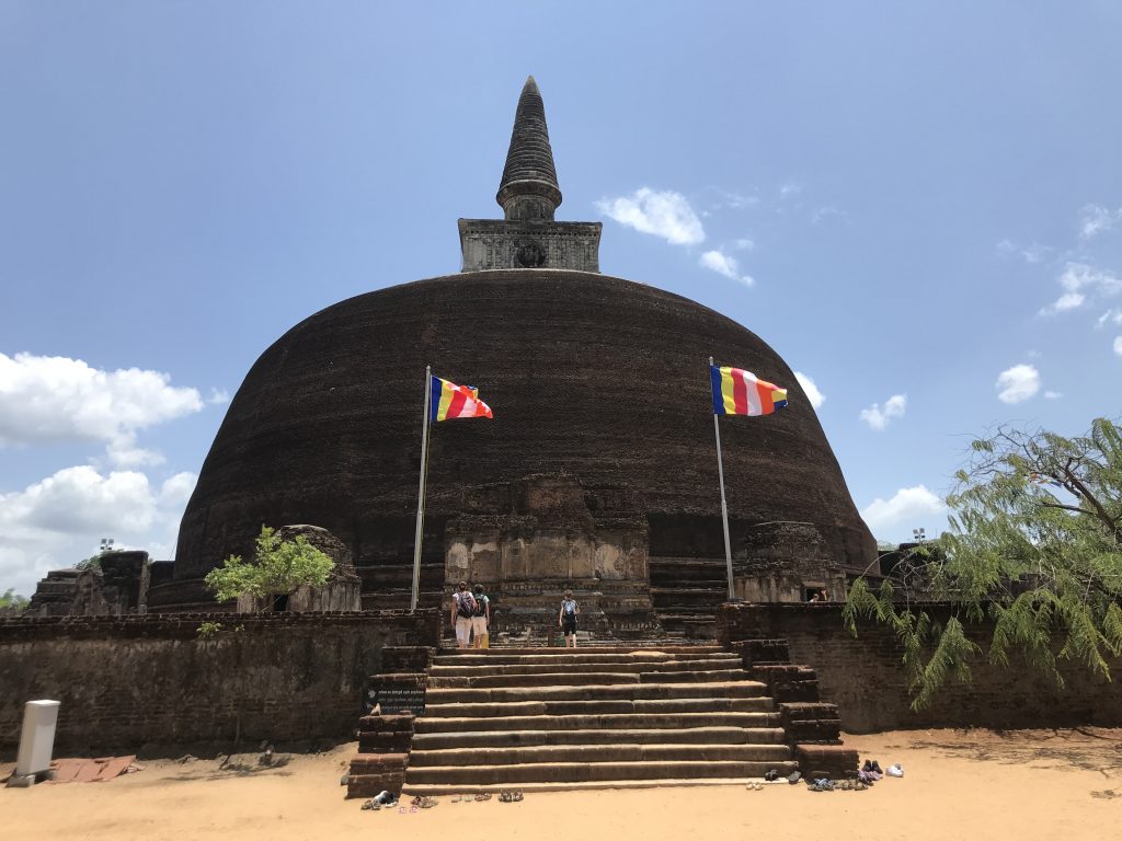 Stupa at Polunnarawa