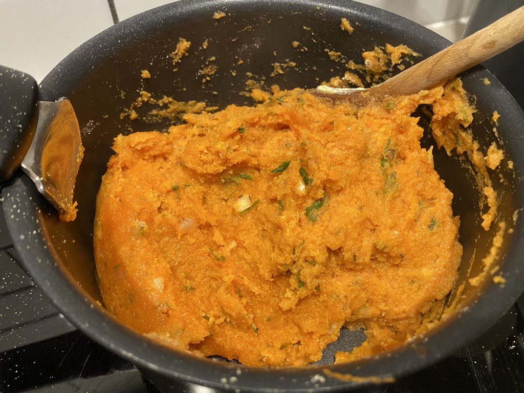 Red paste (amiwo) made with cornmeal and tomatoes