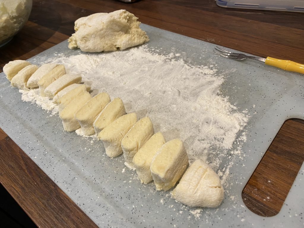 Cut the dough into 1.5 cm pieces