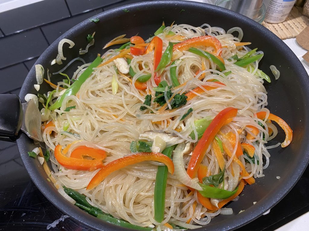 Stir-fry noodles and vegetables