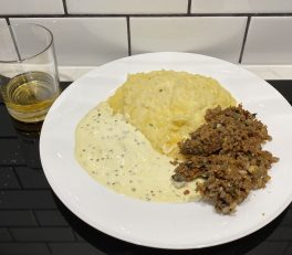 Haggis, clapshot, whisky sauce and whisky
