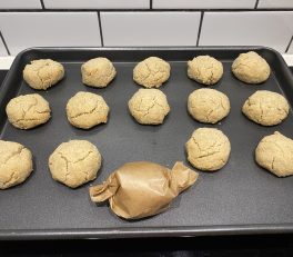 Wrapping the baked polvorones
