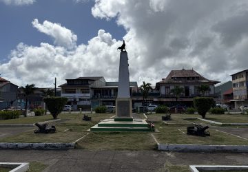 Cayenne Place au Coq